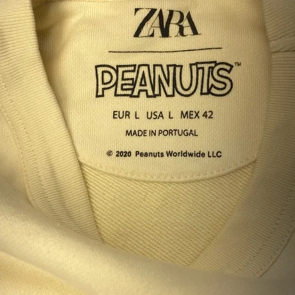 Zara Cream Crewneck Sweatshirt with Snoopy 'Dear 2021' Graphic - Picture 3 of 5